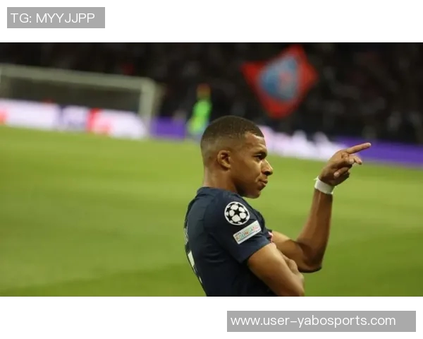 姆巴佩现场观战非洲杯却见阿什拉夫替补未上场令人失望 姆巴佩现场观战非洲杯却见阿什拉夫替补未上场令人失望