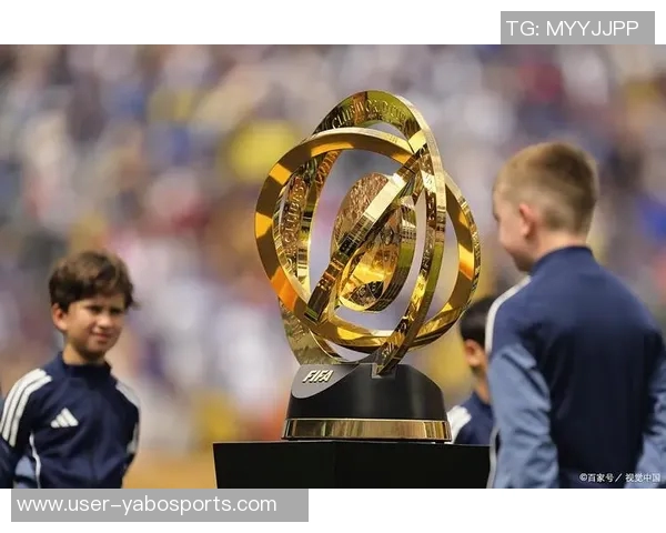 巴黎圣日耳曼荣膺2025年环足奖最佳男足俱乐部实现年度六冠伟业