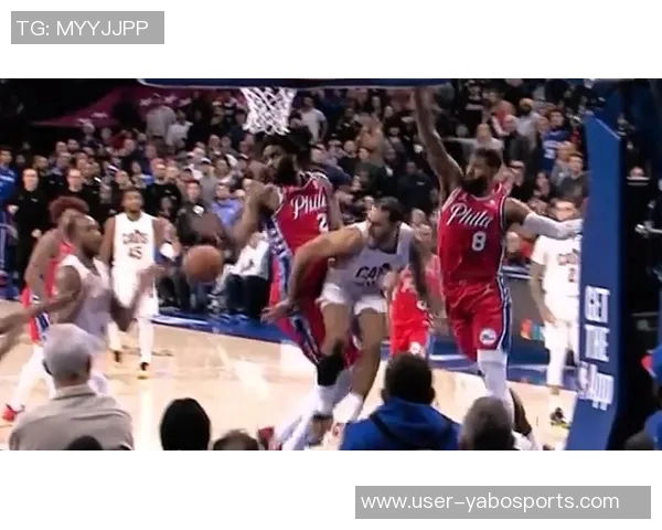 泰森巧妙利用诱饵战术助攻莫布里成功制胜展现团队精神