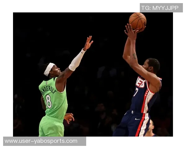 哈登表现起伏不定全场仅得18分下半场状态低迷失误和犯规频频影响球队表现