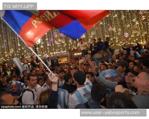 安东尼奥半决赛后狂欢庆祝站桌挥拳展现激情与力量