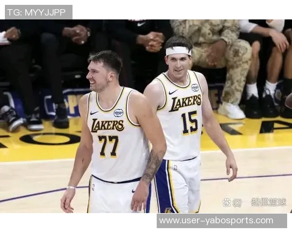 本赛季场均得分前十榜单东契奇领衔马克西紧随其后六人得分超三十